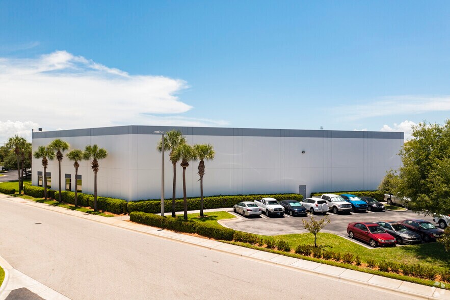 More Photos Of 6533-6555 Pelican Creek Cir, Riverview Warehouse For Lease