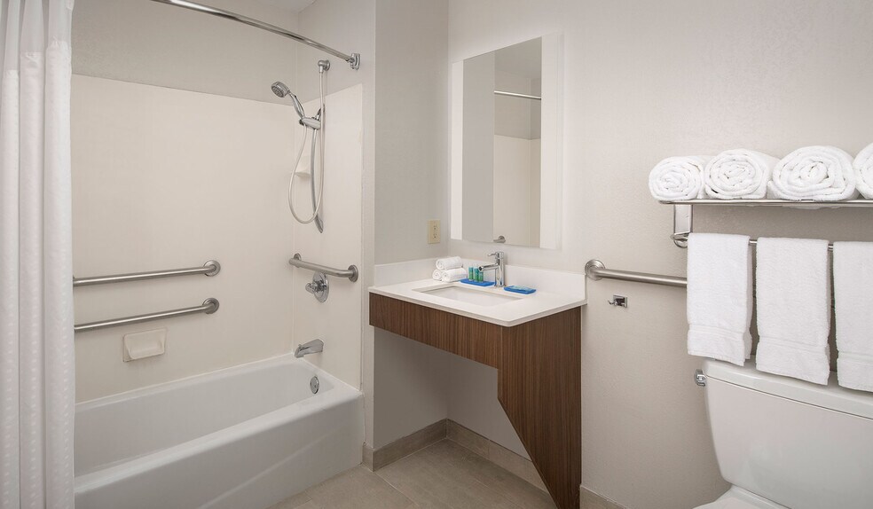More Photos Of 120 Camaron St, San Antonio Hotel For Sale
