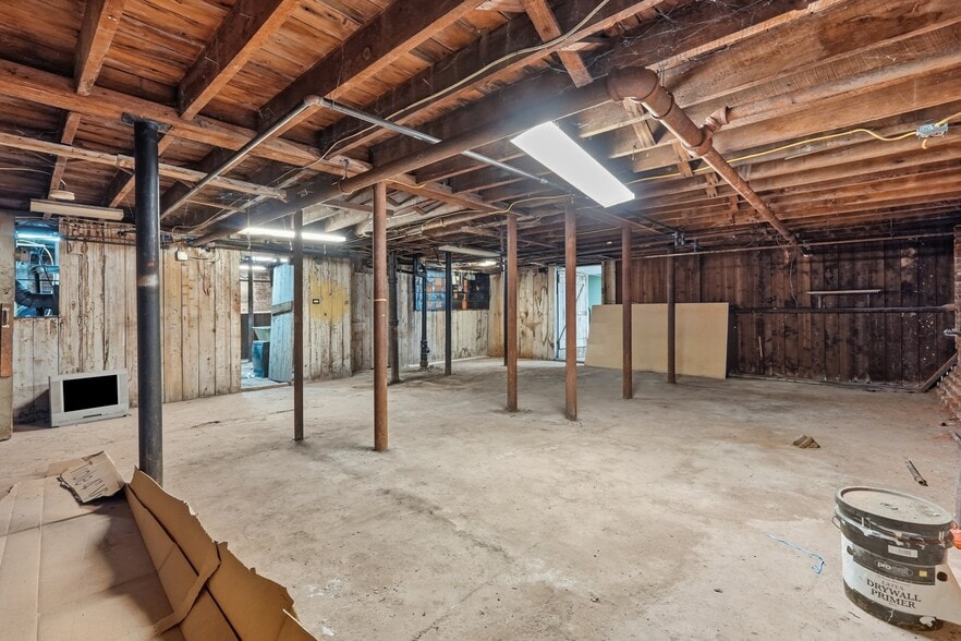 More Photos Of 226-228 Sargeant St, Holyoke Storefront Retail Residential For Sale