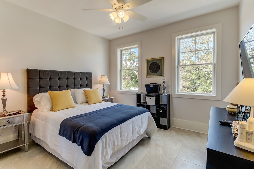 More Photos Of 300 Ash St, Fernandina Beach Storefront Retail Residential For Sale