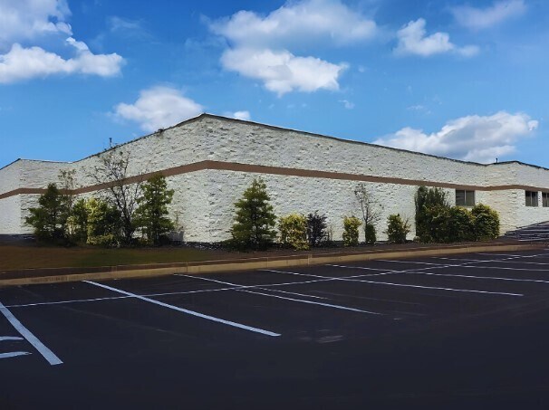 More Photos Of 835 E North St, Kendallville Unknown For Lease