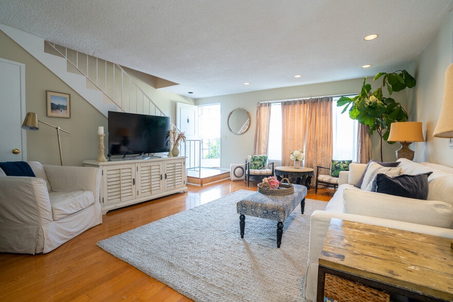 More Photos Of 1434 Berkeley St, Santa Monica Apartments For Sale