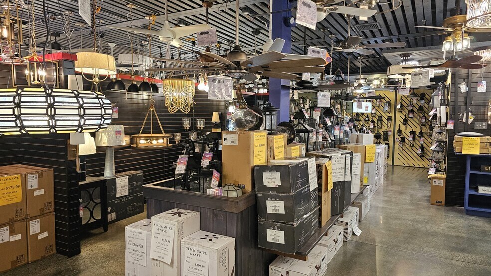 More Photos Of 380 E Main St, Milford Freestanding For Sale