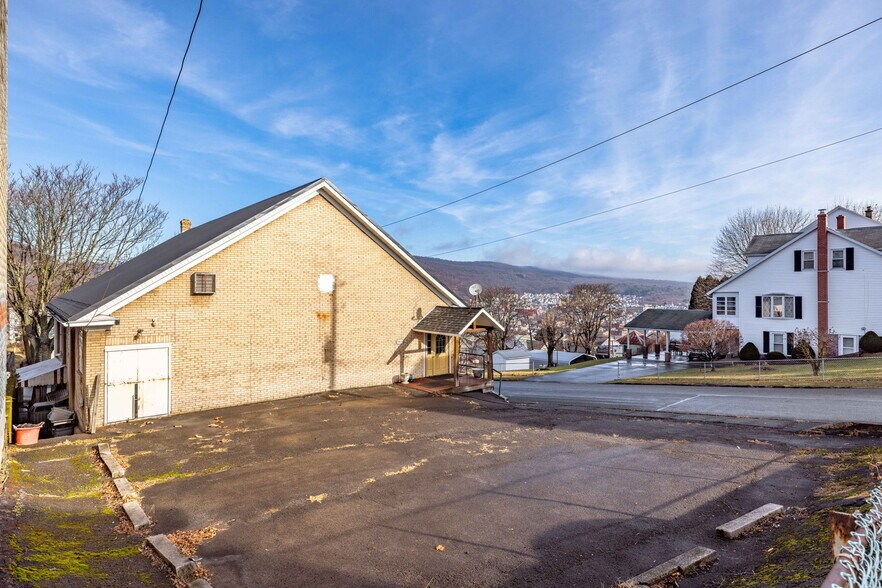 More Photos Of 1000 W State St, Coal Township Restaurant For Sale