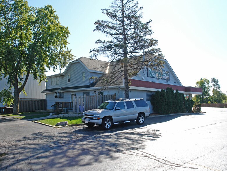 More Photos Of 7805 S Loomis Rd, Wind Lake Restaurant For Sale