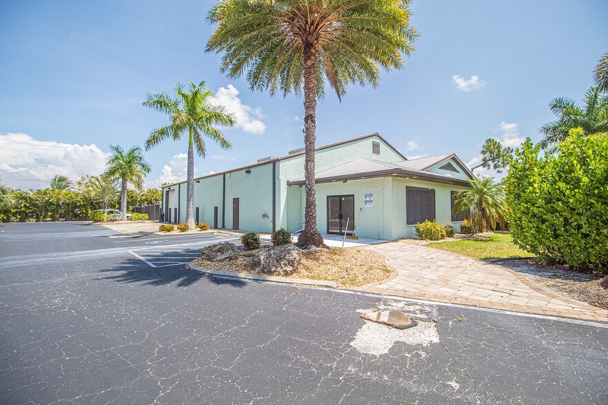 More Photos Of 8270 Pascal Dr, Punta Gorda Service For Lease