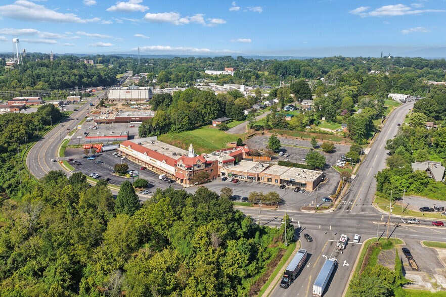 More Photos Of 200-208 W Fleming Dr, Morganton Unknown For Lease