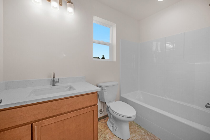 More Photos Of 1925 Lombard Ave, Everett Multifamily For Sale