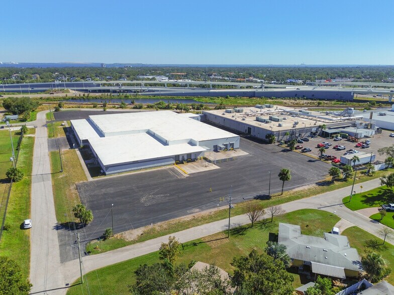 More Photos Of 3900 W Coachman Ave, Tampa Warehouse For Lease