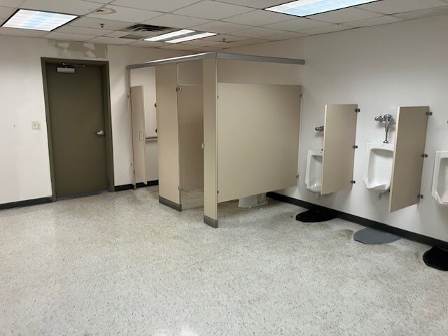 More Photos Of 20 McJunkin Rd, Nitro Distribution For Lease