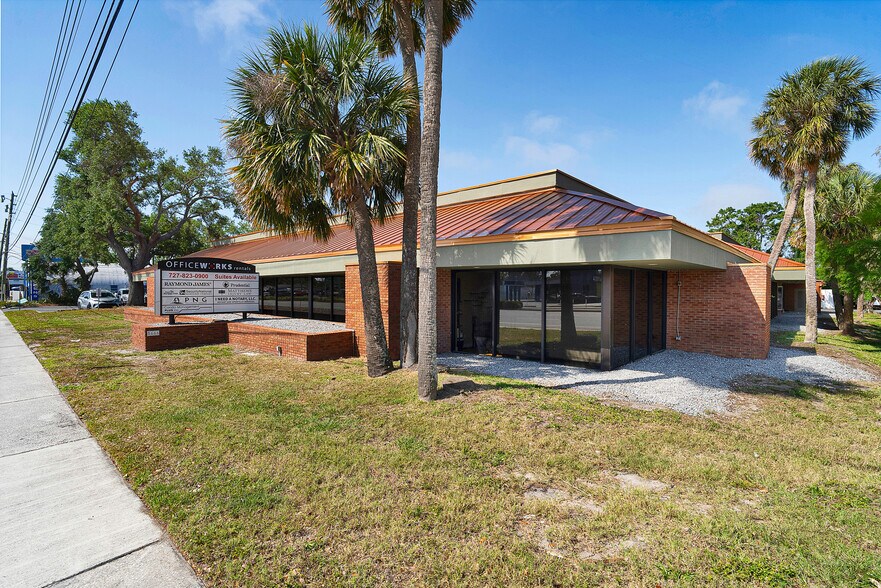 More Photos Of 5666 Seminole Blvd, Seminole Office For Sale