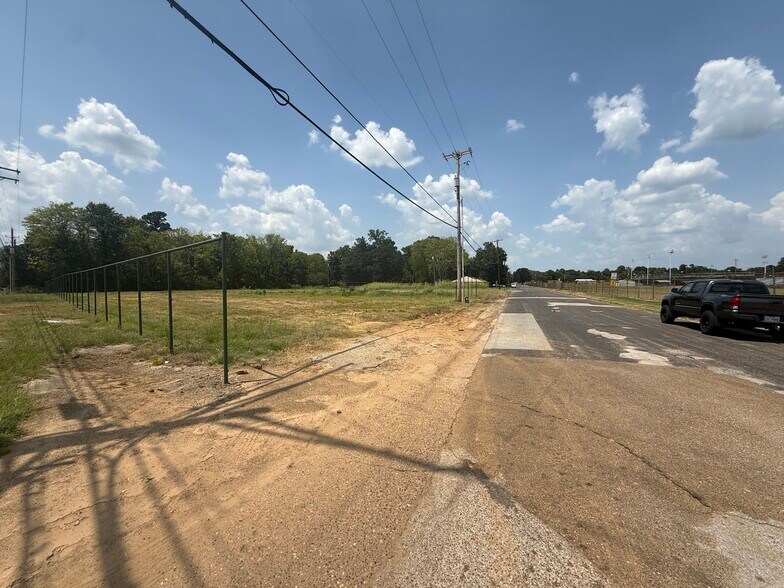 More Photos Of 2700 W Upshur Ave, Gladewater Land For Sale