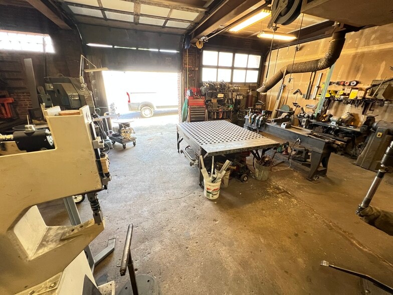 More Photos Of 1438-1442 Light St, Baltimore Showroom For Sale