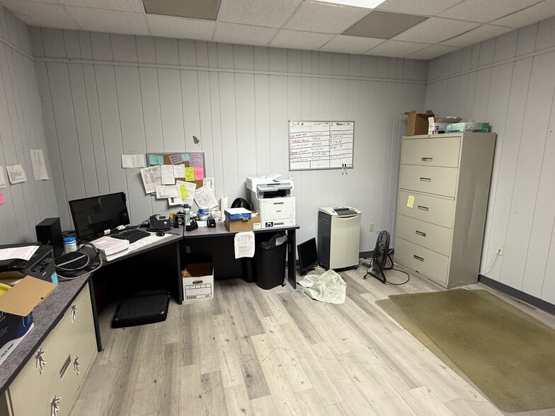 More Photos Of 3875-3883 E Livingston Ave, Columbus Warehouse For Lease