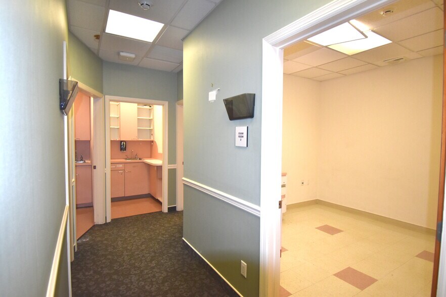 More Photos Of 120 New York Ave, Huntington Medical For Sale