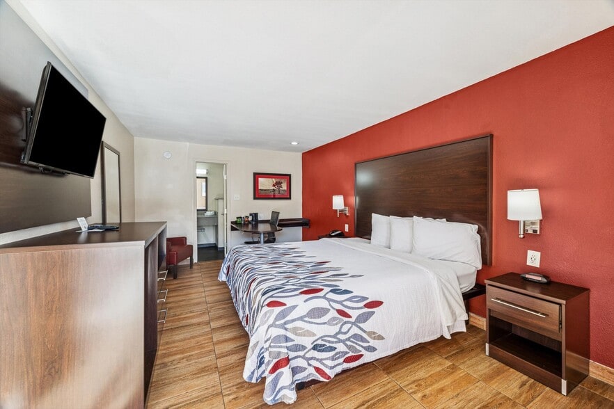 More Photos Of 20543 Interstate 45, Spring Hotel For Sale