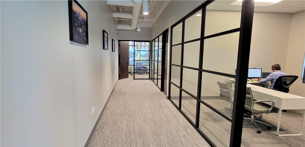More Photos Of 7300 N Via Paseo Del Sur, Scottsdale Loft Creative Space For Lease