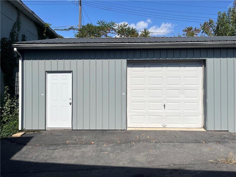 More Photos Of 1611 Spruce St, Easton Flex For Lease