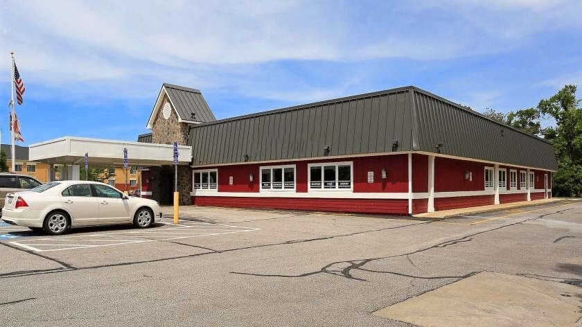 Primary Photo Of 3655 Orange Pl, Beachwood Restaurant For Lease