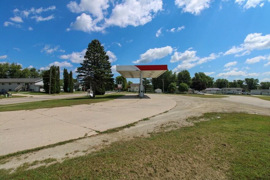 More Photos Of 107 8th Ave SW, Kasson Specialty For Sale
