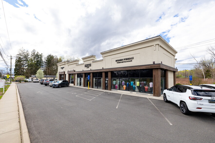 More Photos Of 474 N Main St, Southington Storefront For Lease