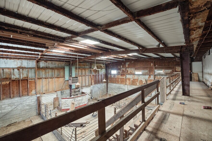 More Photos Of 802 E Nodaway St, Oregon Flex For Sale