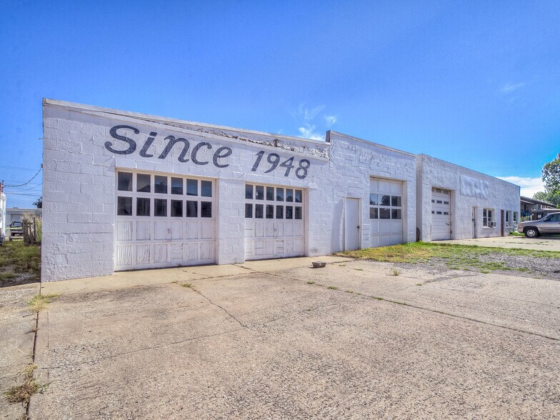 Primary Photo Of 227 W MacArthur Dr, Midwest City Auto Repair For Sale