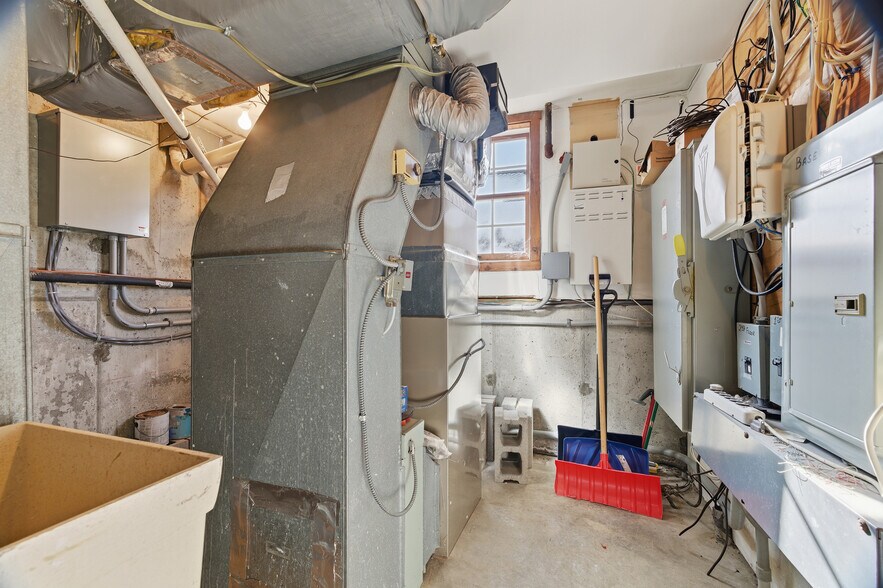 More Photos Of 352 Park Ave, Woonsocket Office For Sale