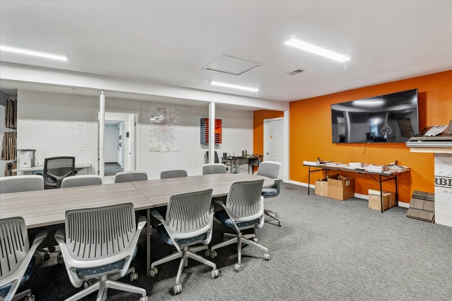 More Photos Of 1050 S Quitman St, Denver Showroom For Sale