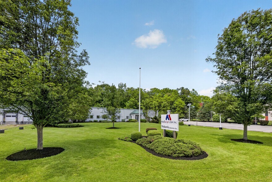 More Photos Of 87 Taft Ave, Newburgh Distribution For Sale