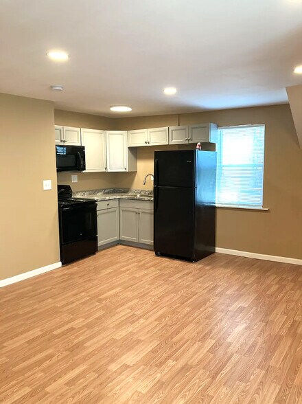 More Photos Of 305 W 18th St, Wilmington Apartments For Sale