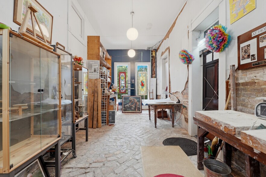 More Photos Of 65 Spring St, Eureka Springs General Retail For Sale