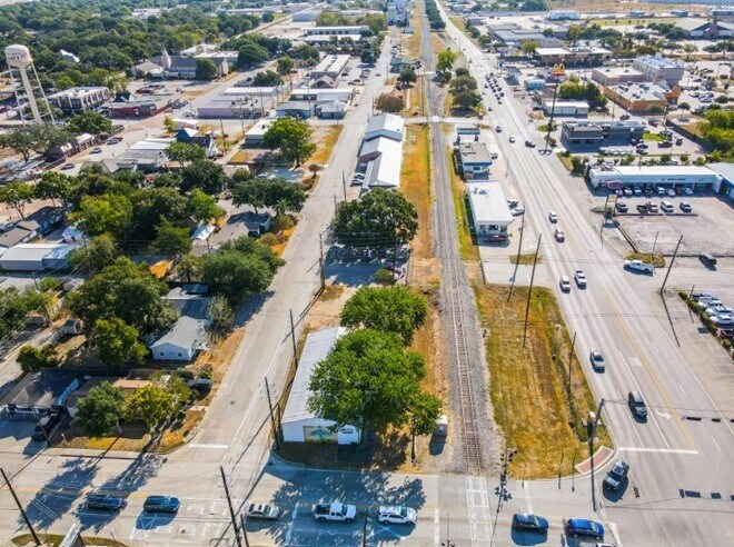 More Photos Of 800 Avenue D, Katy Warehouse For Sale