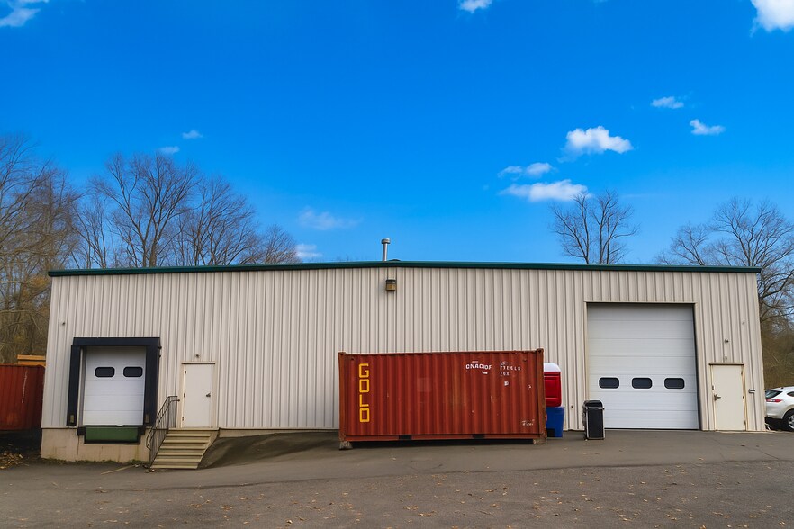 More Photos Of 325 Riggs St, Oxford Warehouse For Sale