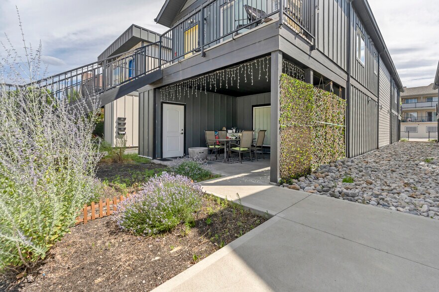 More Photos Of 116 Calgary Av, Penticton Apartments For Sale