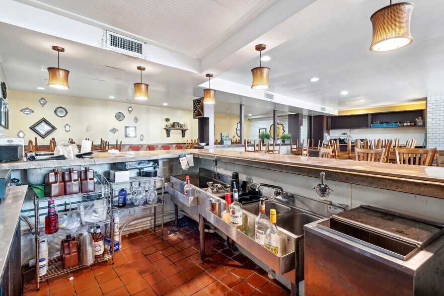 More Photos Of 2901-2917 Magazine St, New Orleans Storefront Retail Office For Lease