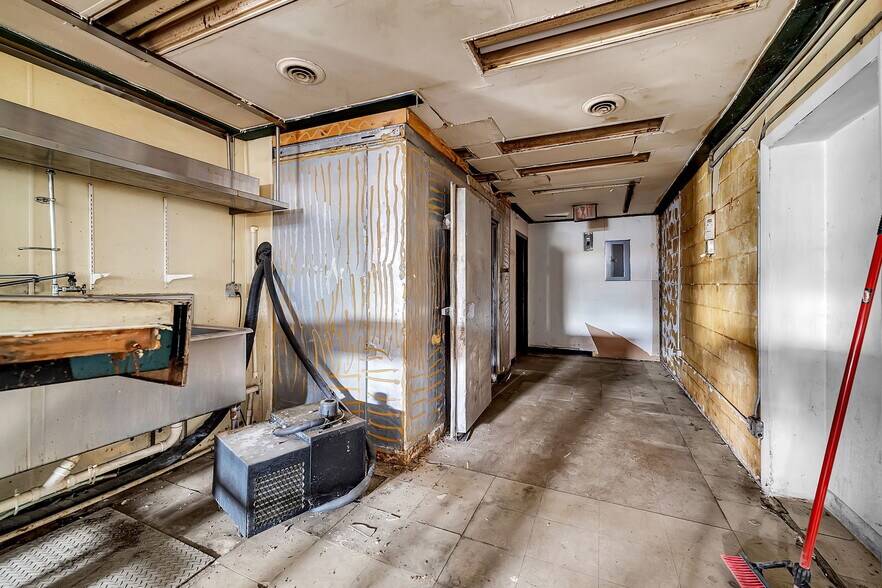 More Photos Of 2357 Plainfield Rd, Crest Hill General Retail For Lease