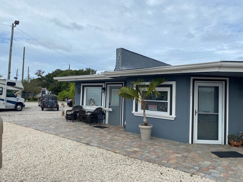 More Photos Of 8051 Ulmerton Rd, Largo Office For Sale