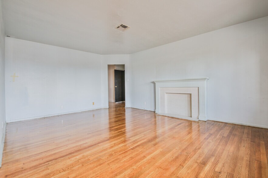 More Photos Of 5221 E Beverly Blvd, East Los Angeles Storefront Retail Residential For Sale