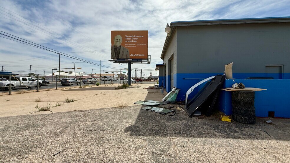 More Photos Of 1302 E 2nd St, Odessa Service For Sale