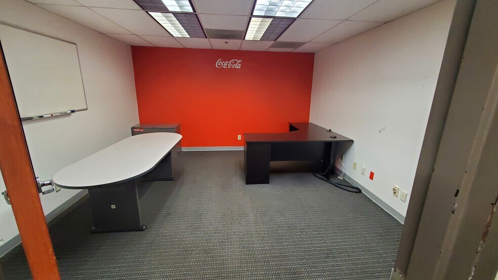 More Photos Of 4500 Groves Rd, Columbus Warehouse For Lease