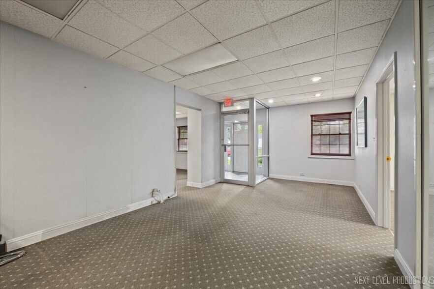 More Photos Of 422 E State St, Geneva Office For Sale