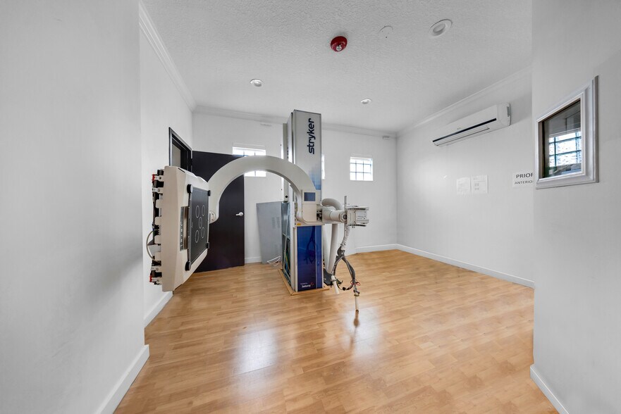 More Photos Of 49 W 49th St, Hialeah Medical For Lease