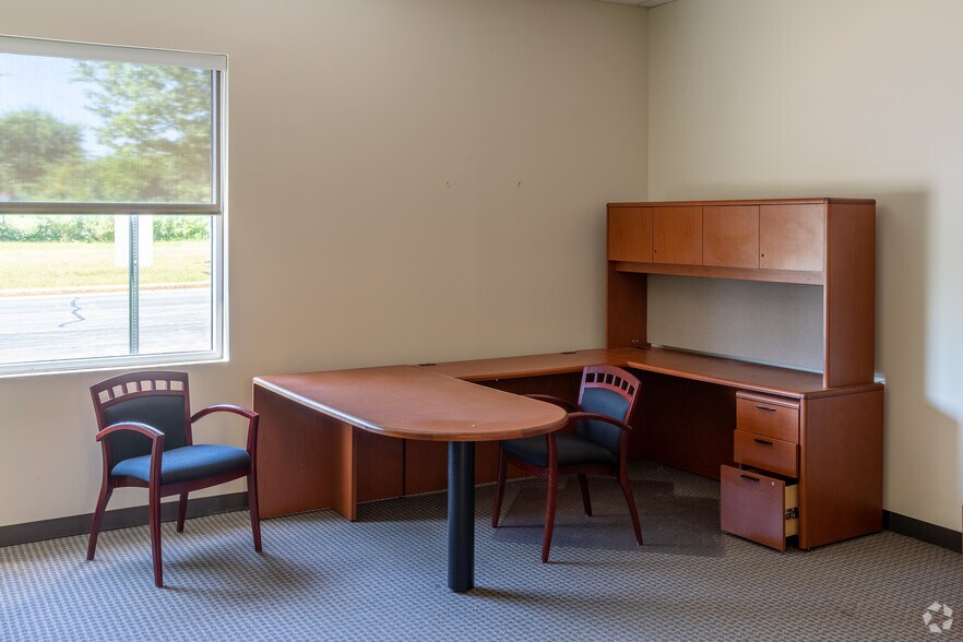 More Photos Of 135-195 E Elk Trl, Carol Stream Distribution For Lease