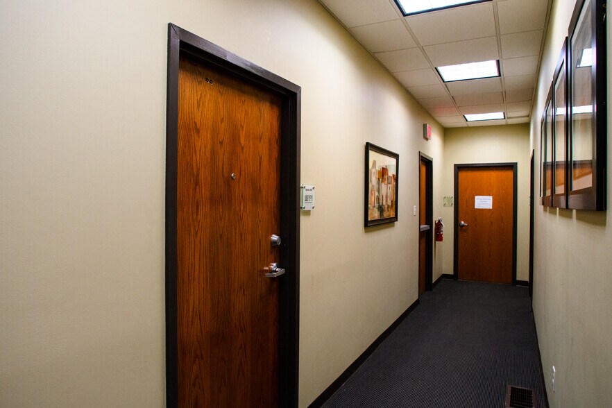 More Photos Of 2250 W 86th St, Indianapolis Office For Lease