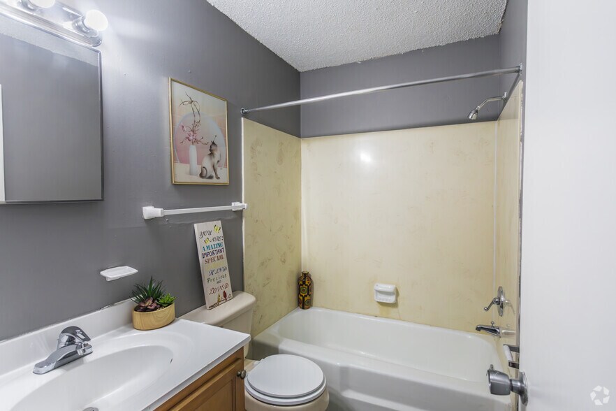 More Photos Of 2603 Pojest Dr, Memphis Apartments For Sale