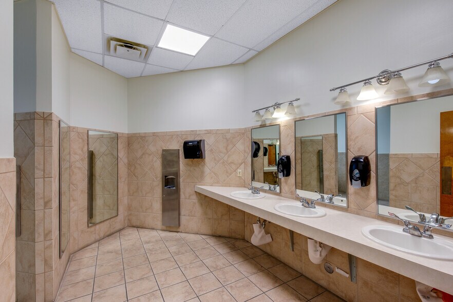 More Photos Of 400-900 Bugg Ln, San Marcos Unknown For Lease