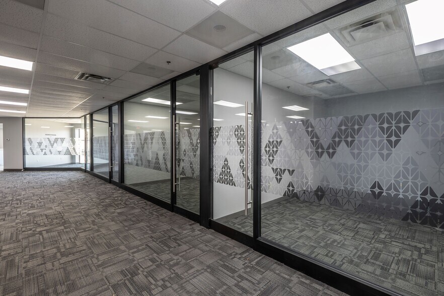 More Photos Of 2250 W Peoria Ave, Phoenix Manufacturing For Lease