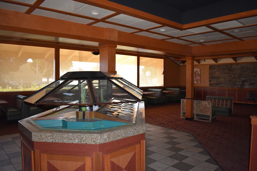 More Photos Of 44430 20th St W, Lancaster Restaurant For Lease