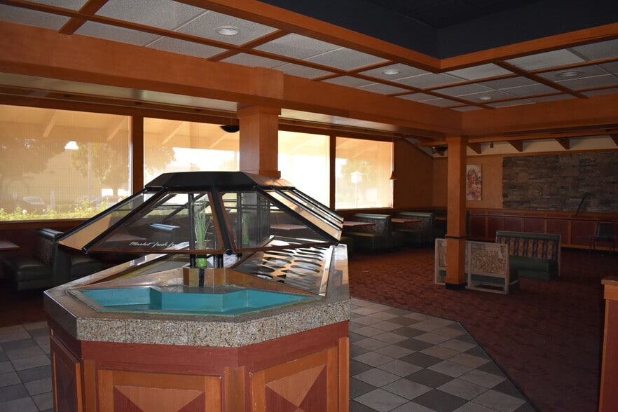 More Photos Of 44430 20th St W, Lancaster Restaurant For Lease